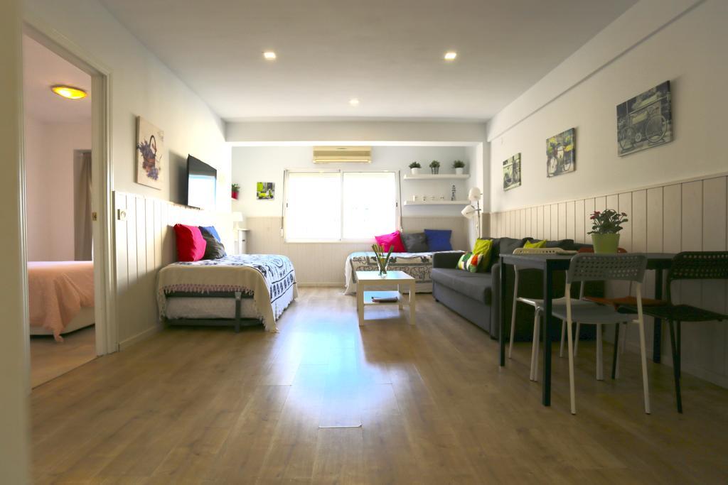 Larios Centro Las Flores Apartment Малага Екстериор снимка