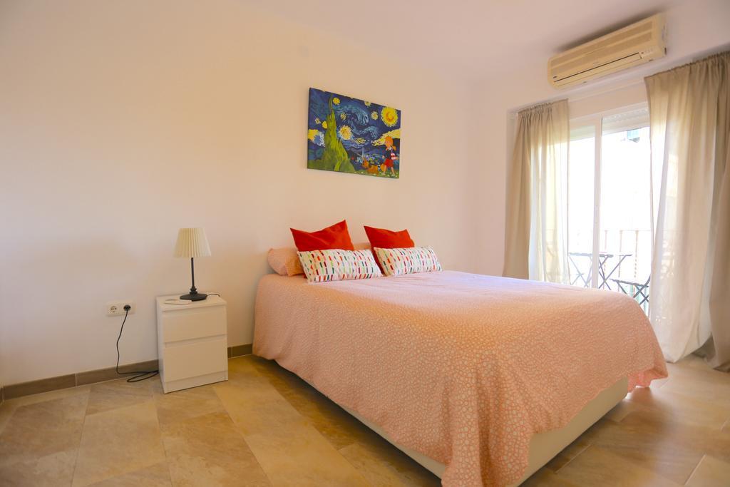 Larios Centro Las Flores Apartment Малага Екстериор снимка