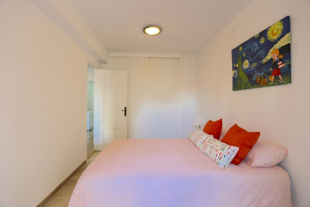 Larios Centro Las Flores Apartment Малага Екстериор снимка