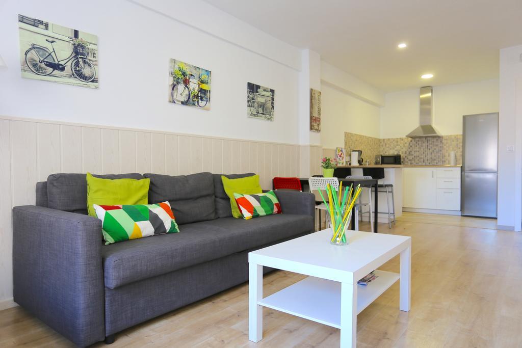 Larios Centro Las Flores Apartment Малага Екстериор снимка