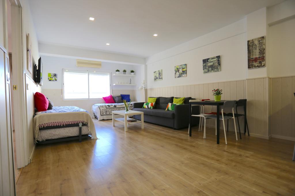 Larios Centro Las Flores Apartment Малага Екстериор снимка