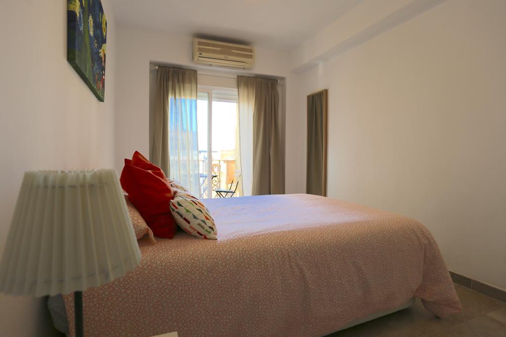 Larios Centro Las Flores Apartment Малага Екстериор снимка